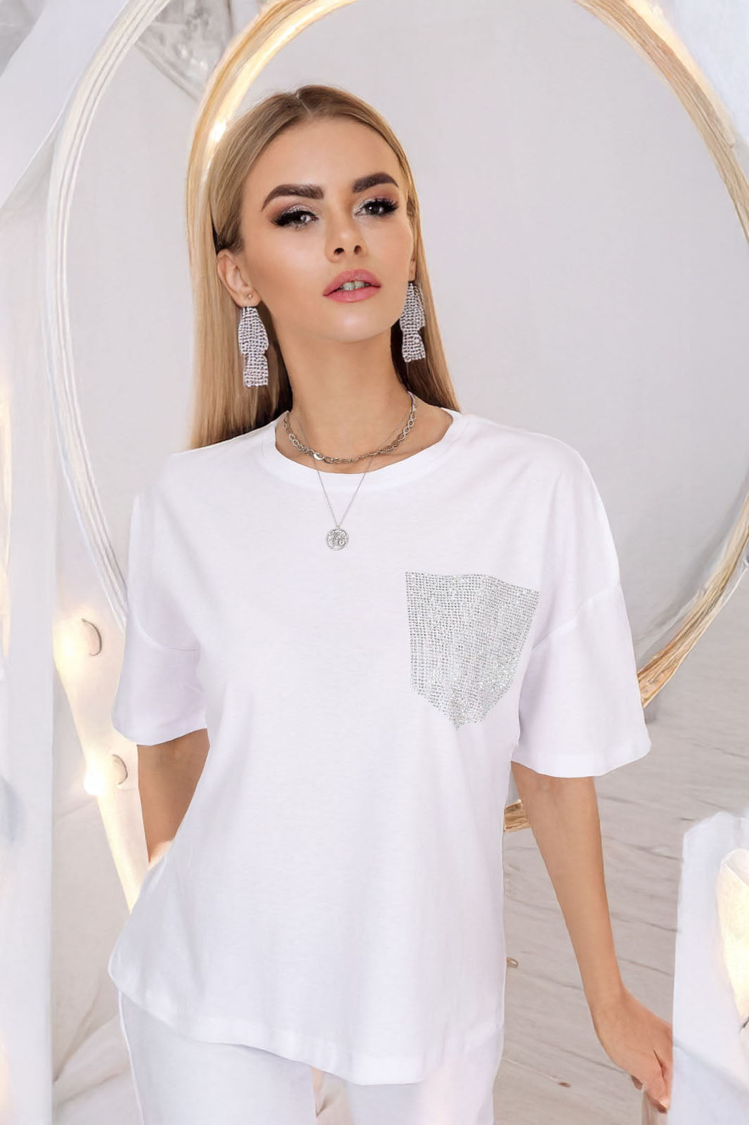 Pia Velle Taş Cepli Basic Beyaz T-Shirt – Sadelikte Işıltı Saklı