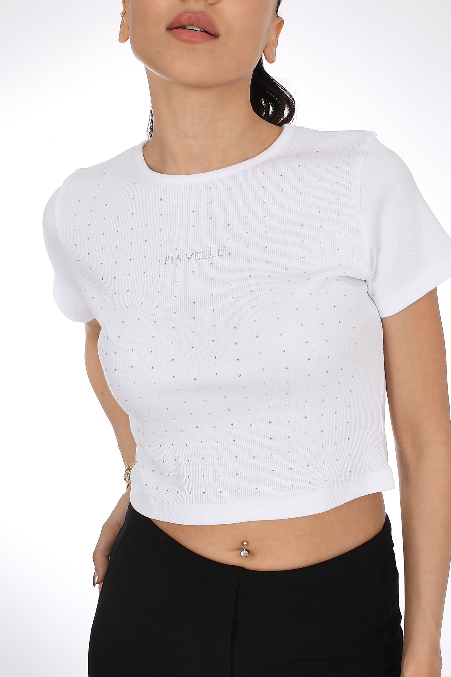 Pia Velle Beyaz Taş Detaylı Fit Crop T-Shirt – Işıltıyla Şıklığı Yansıt