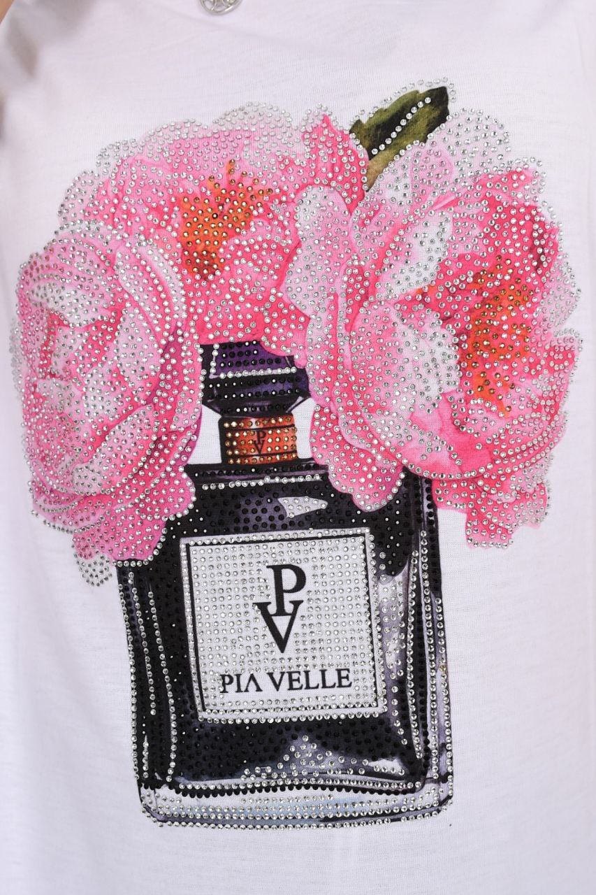 Pia Velle Parfüm Şişesi ve Çiçek Desenli Oversize T-Shirt – Feminen Şıklığın İmzası