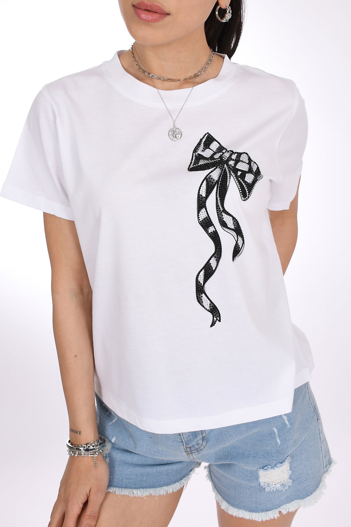 Siyah Taş İşlemeli Kurdele Detaylı Beyaz Kadın T-Shirt