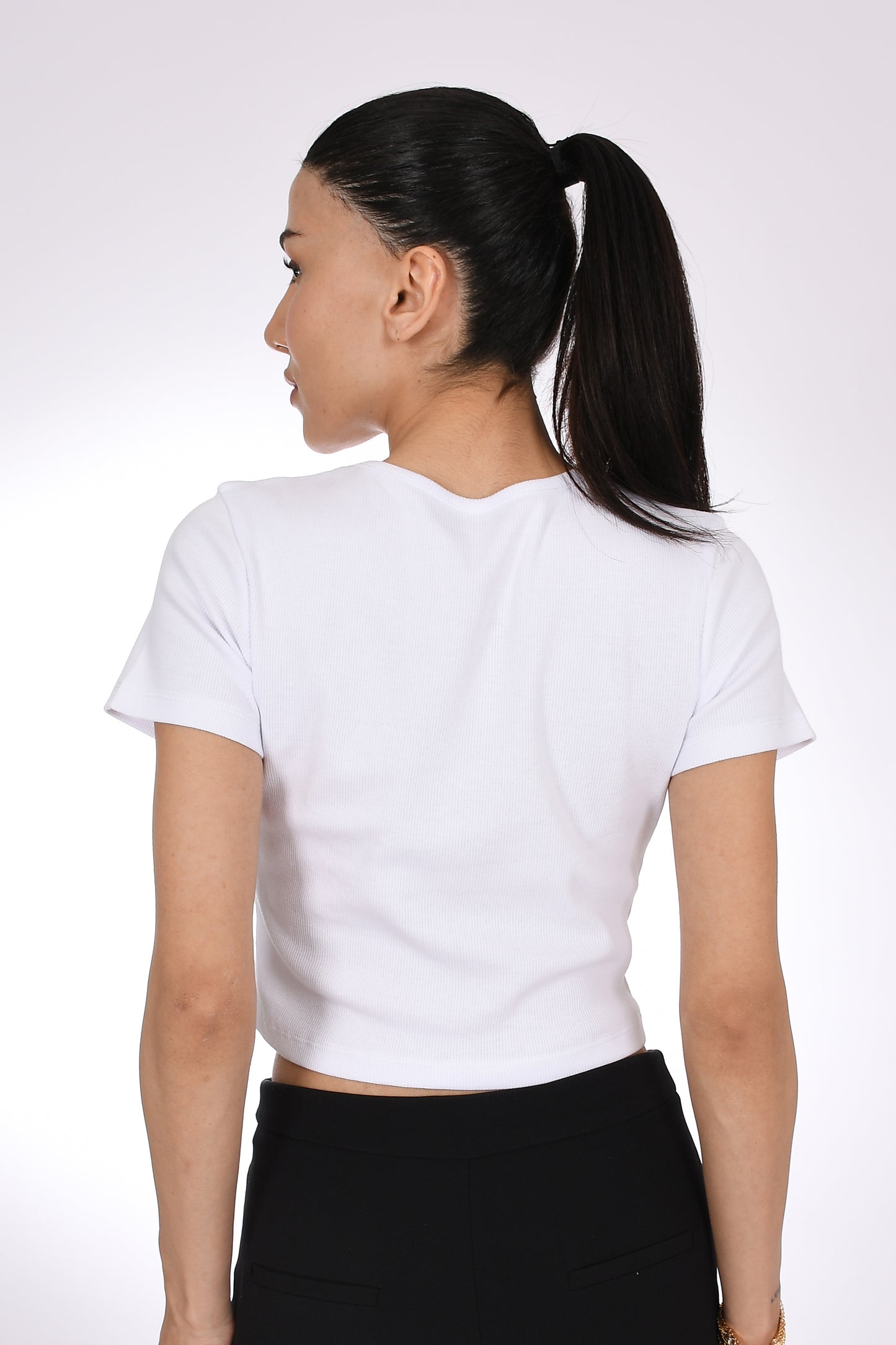 Pia Velle Beyaz Taş Detaylı Fit Crop T-Shirt – Işıltıyla Şıklığı Yansıt