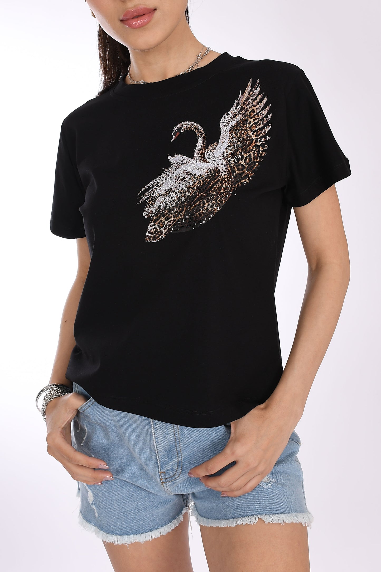 Leopar Detaylı Işıltılı Kuğu Desenli Siyah Kadın T-Shirt