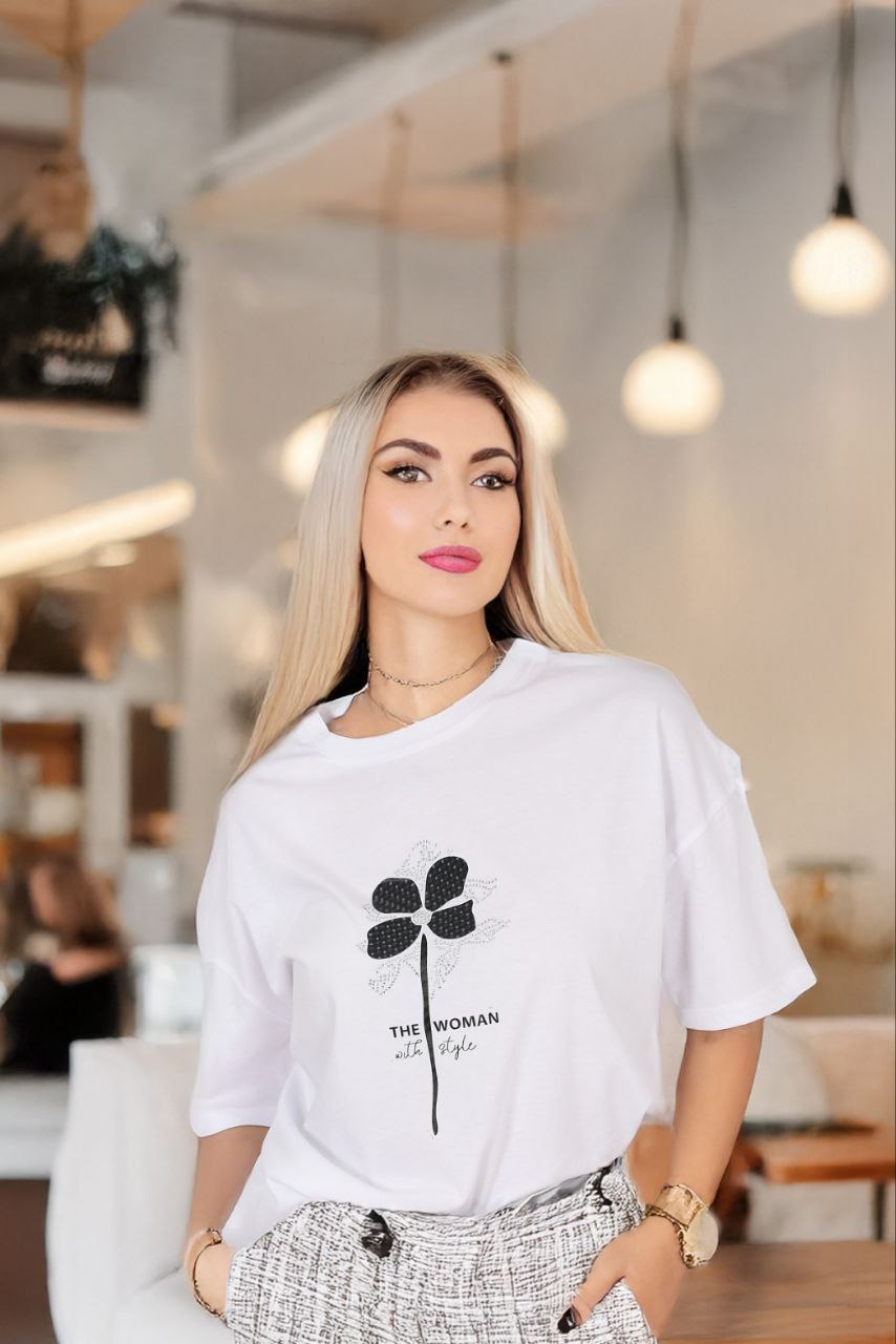 The Woman With Style Çiçek Desenli Oversize Kadın Tişört – Beyaz