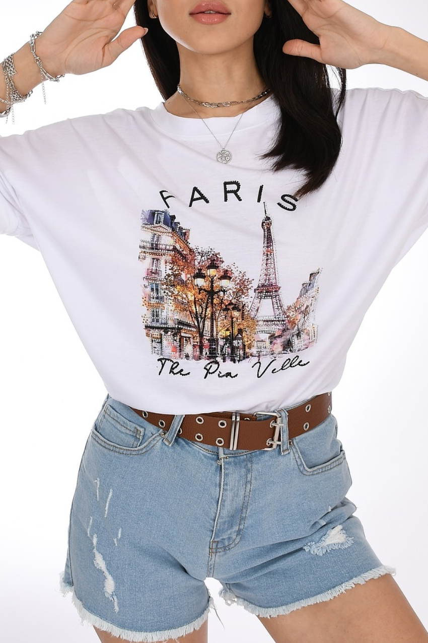 Paris Sokakları Oversize Beyaz T-Shirt – Şehir Işıltısını Üzerinde Taşı