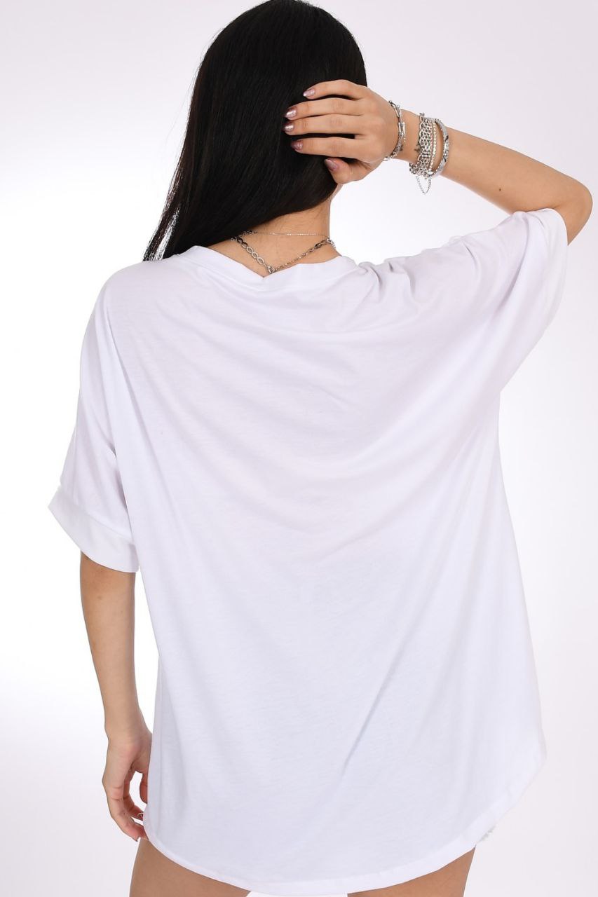 Pia Velle Parfüm Şişesi ve Çiçek Desenli Oversize T-Shirt – Feminen Şıklığın İmzası